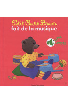 Petit ours brun fait de la musique